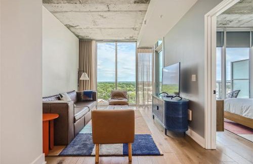Rainey Street Historic District House | Modern Spacious Downtown Condos - Pool - Kitchen