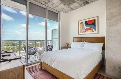 Rainey Street Historic District House | Modern Spacious Downtown Condos - Pool - Kitchen