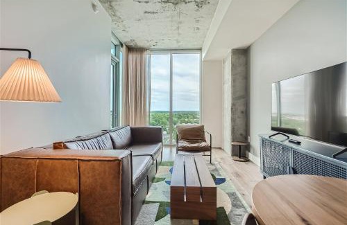 Rainey Street Historic District House | Modern Spacious Downtown Condos - Pool - Kitchen