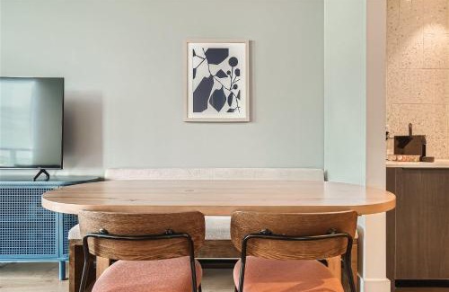 Rainey Street Historic District House | Modern Spacious Downtown Condos - Pool - Kitchen