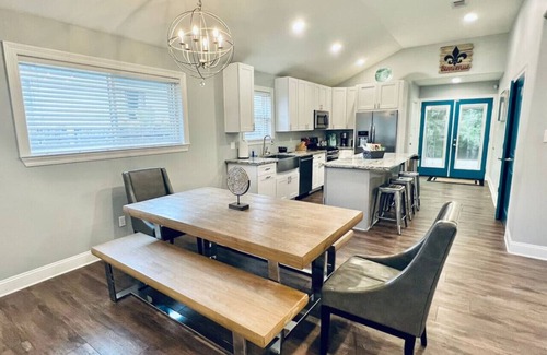 Fillmore Apartment | Modern Spacious Home with Pool Table and Projector 10 Min to FQ