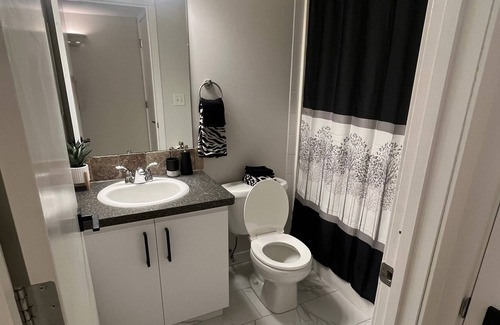 Red Deer House | Modern spacious suite, south end, pet friendly!