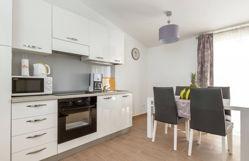 Kastel Stari Apartment | Modern Stay in Kaštel Stari