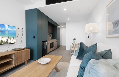 North Fremantle Apartment | Modern Studio in Fremantle with Stunning Rooftop