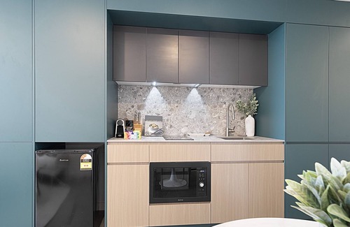 North Fremantle Apartment | Modern Studio in Fremantle with Stunning Rooftop