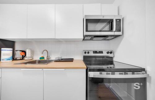 North Miami Apartment | Modern Studio - Gym & Parking Close to Aventura