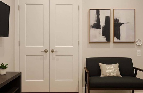 Lake View East Apartment | Modern Studio on Broadway