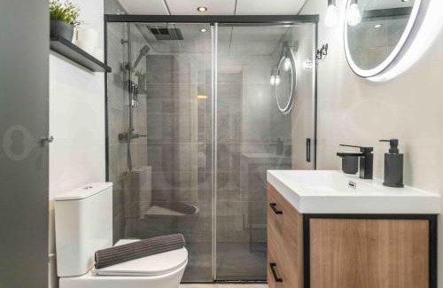 El Molinillo Apartment | Modern Studio with Private Rooftop Terrace by REMS