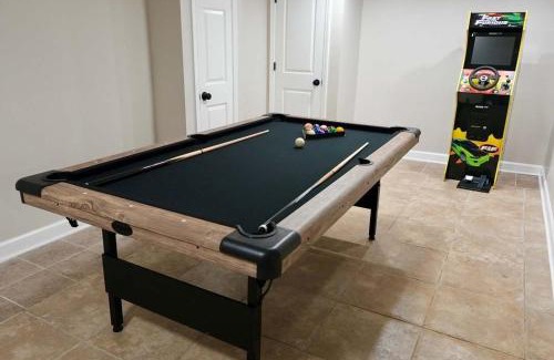 Homewood House | Modern Stylish Comfort Near Casino and Hwy