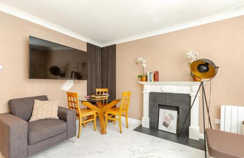 Grand Canal Dock Apartment | Modern Stylish Central Apt with free parking