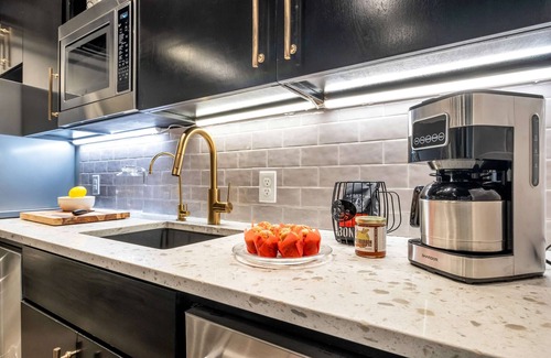 Downtown Nashville Apartment | Modern Suite 6BR by Maddox Hotel