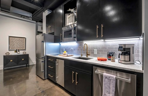 Downtown Nashville Apartment | Modern Suite 6BR by Maddox Hotel