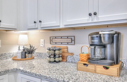 Manchester House | Modern Townhome 2BR/2.5 Bath in gated community in the heart of Manchester