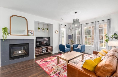 Commerce City House | Modern Townhome Close to Denver Airport