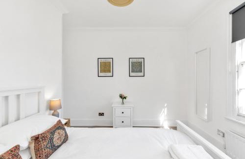 South Woodford Apartment | Modern Two Bedroom Apartment with Free Parking!