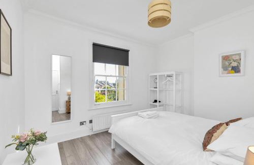 South Woodford Apartment | Modern Two Bedroom Apartment with Free Parking!