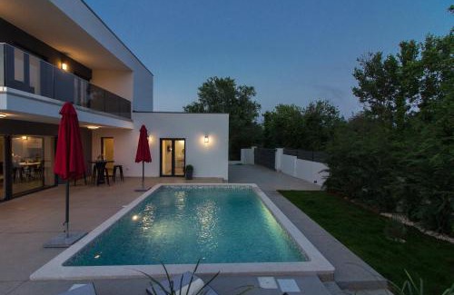 Liznjan Villa | Modern villa Ema near Pula and beach by WiiBuk