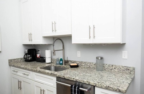 Old Port Apartment | Modern Walkable Old Port 2BR Loft