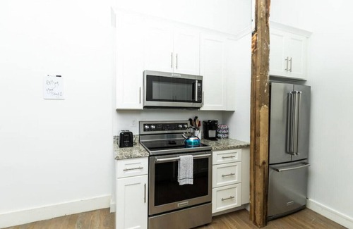 Old Port Apartment | Modern Walkable Old Port 2BR Loft