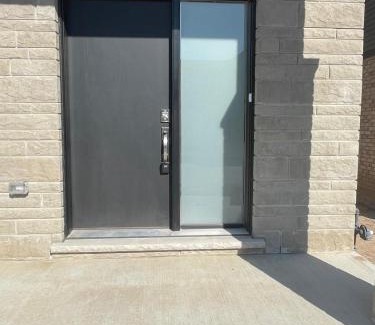 Fonthill Apartment | Modern, well-equipped, and centrally located