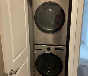 Fonthill Apartment | Modern, well-equipped, and centrally located