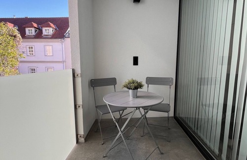 Wiener Neustadt Apartment | Modern "Yellow" apartment in the historic center