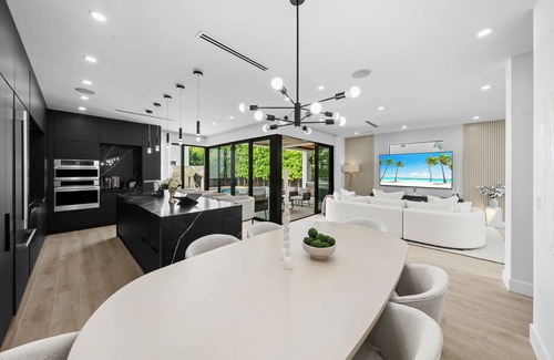 Liberty City Villa | Modern Zen Oasis in Design District Sleeps 16