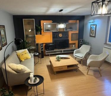 Jagodina Apartment | Moderna kuca u centru- dve spavaće sobe, parking u okviru dvorista