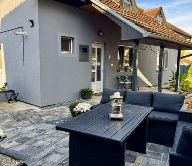 Jagodina Apartment | Moderna kuca u centru- dve spavaće sobe, parking u okviru dvorista