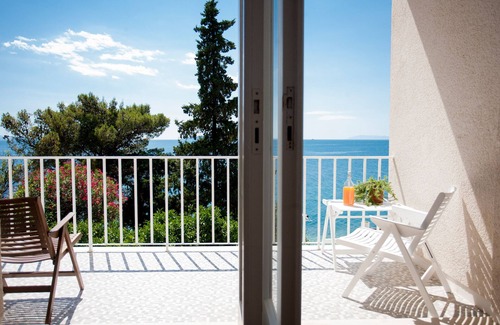 Gradac Villa | Modernist beach villa with quiet Mediterranean terraced gardens