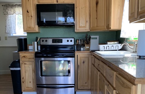 Victor House | Modernized Miner Cabin in Victor Colorado!