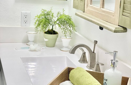 Mojave House | Mojave Desert 3/bed2/bath 2 King size beds full house with WiFi & street parking