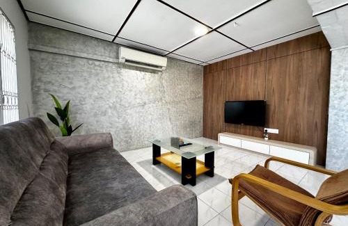 Gelugor House | Molek Vacation Home