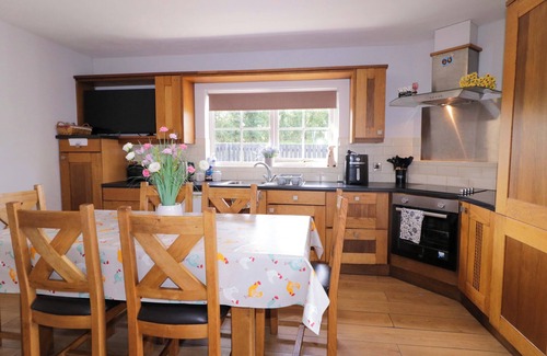 Enniskillen Cottage | MOLLY'S COTTAGE, pet friendly in Derrylin, County Fermanagh