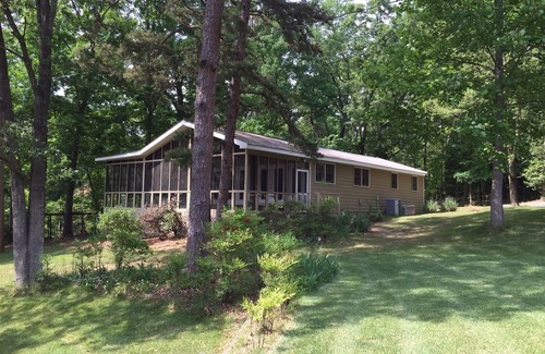 Bowling Green Cabin | Mom's Cabin - Relax Without Trying