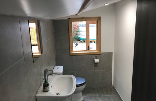 Ernes Cabin | Mongolian Yurt set in beautiful gardens with private kitchen/bathroom & jacuzzi