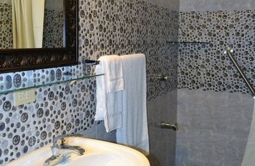 Piarco Bed & Breakfast | Montecristo Inn