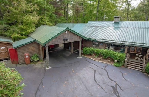 Highlands Cabin | Montevideo | Spectacular Family Retreat With Covered Deck & Outdoor Fireplace