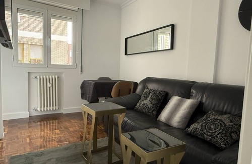 Ciudad Jardin Apartment | Monthly Rental - 1 Bedroom Apartment in Madrid