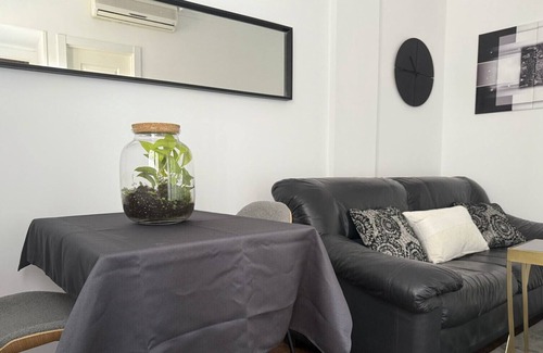 Ciudad Jardin Apartment | Monthly Rental - 1 Bedroom Apartment in Madrid