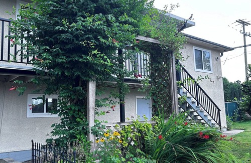 Coquitlam House | Monthly stay 2 Bedroom upper floor suite with Garden view Closed to SFU