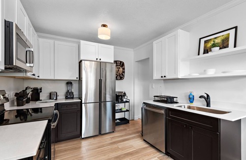 Nokomis House | Monthly Stay: 3BR Home w/Office, Golf Views, King Beds, Full Kitchen, Fast WIFI