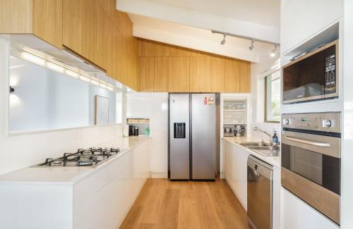 Montville House | Montville Retreat With Hinterland & Coastal Views