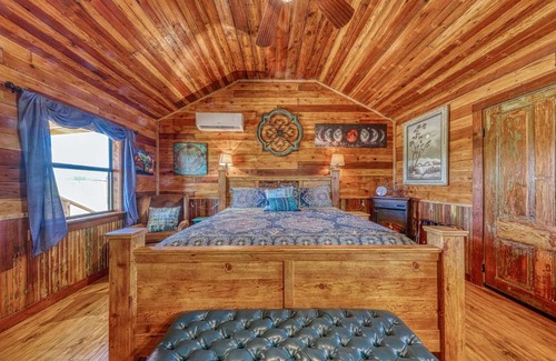 Fredericksburg Hotel | Moon Cabin