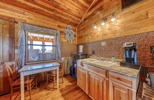 Fredericksburg Hotel | Moon Cabin