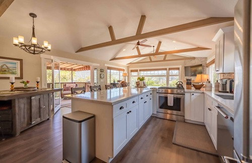 Park Hill House | Moonglow Cottage - Luxe Ranch close to Moonstone Beach