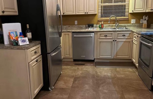 Madisonville House | Moonlight Ridge Resort-mountain views- close to many East TN attractions