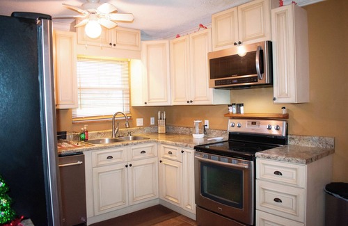 Madisonville House | Moonlight Ridge Resort-mountain views- close to many East TN attractions