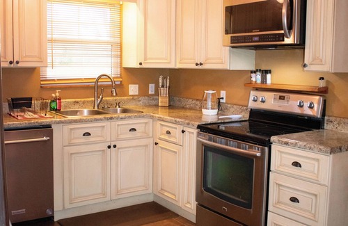 Madisonville House | Moonlight Ridge Resort-mountain views- close to many East TN attractions