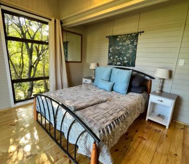 Knysna Apartment | Moonriver Cottage, Prime Lagoon Views & Solar Power